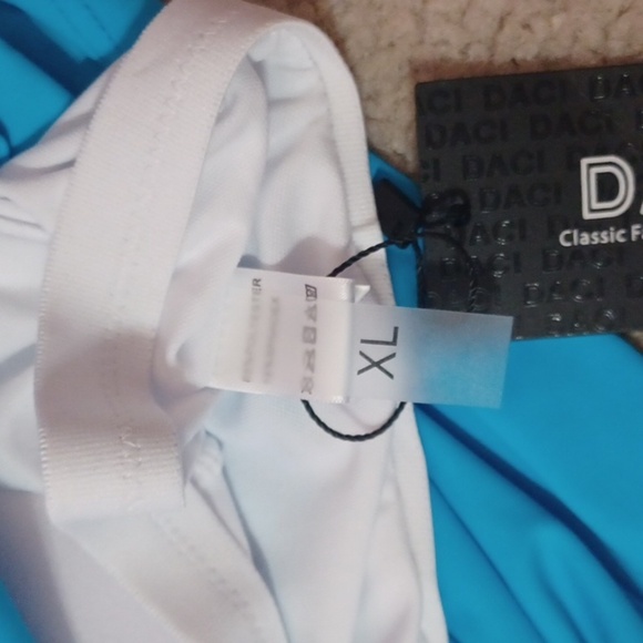 Daci Women's Rash Guard - Picture 6 of 11